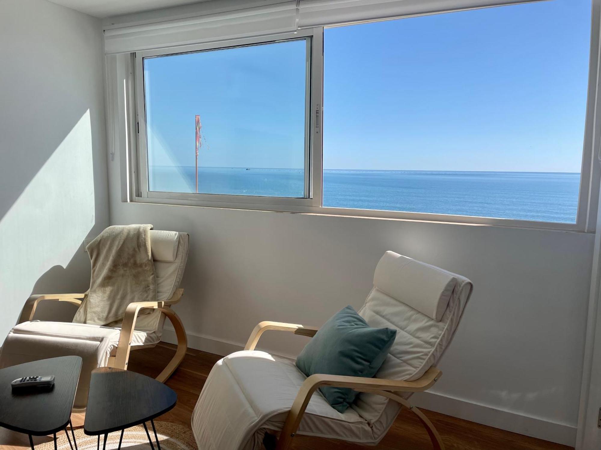 Apartamento Calma Carihuela Beach - 10 Metros De La Playa Торемолинос Екстериор снимка