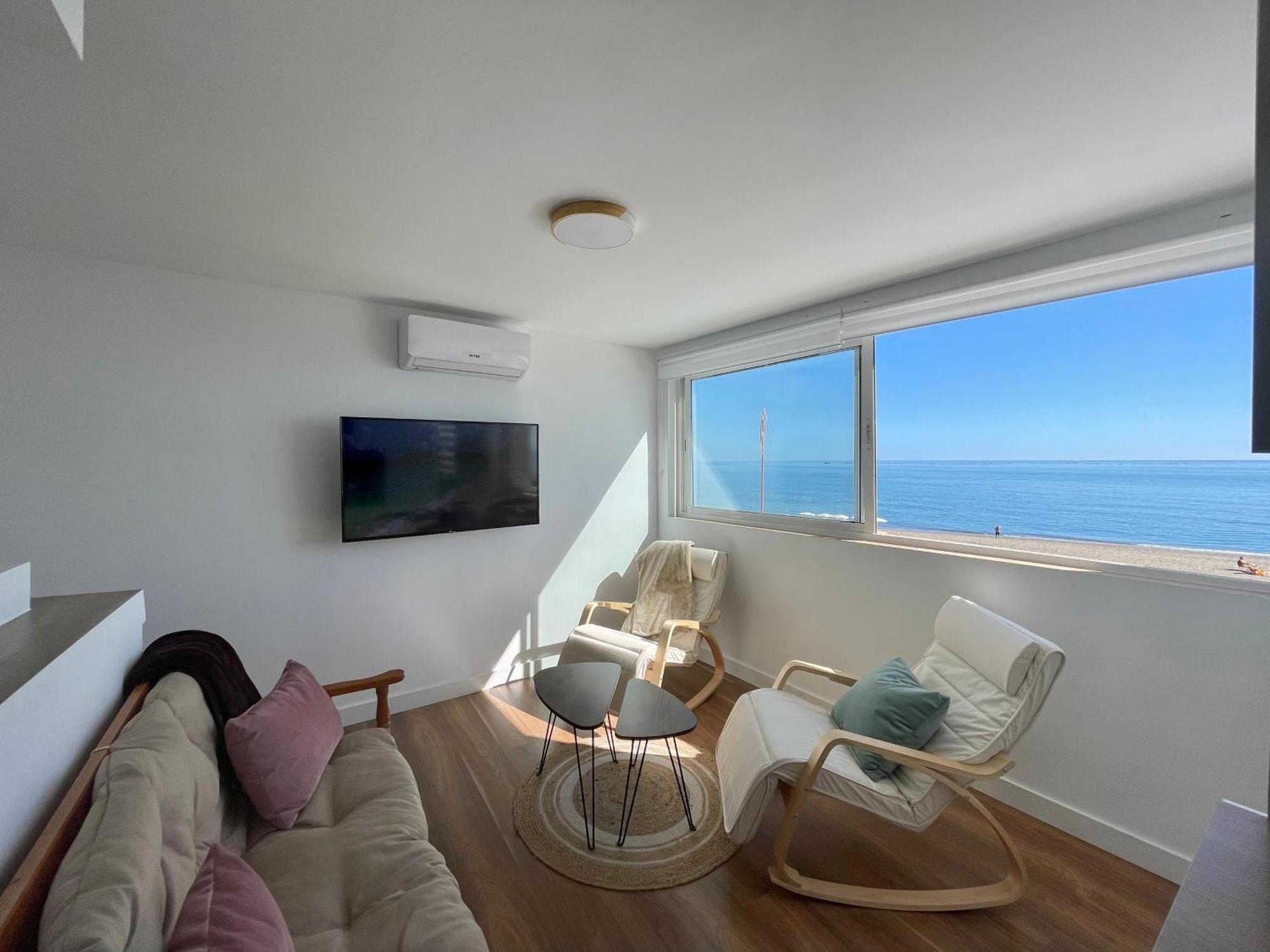 Apartamento Calma Carihuela Beach - 10 Metros De La Playa Торемолинос Екстериор снимка