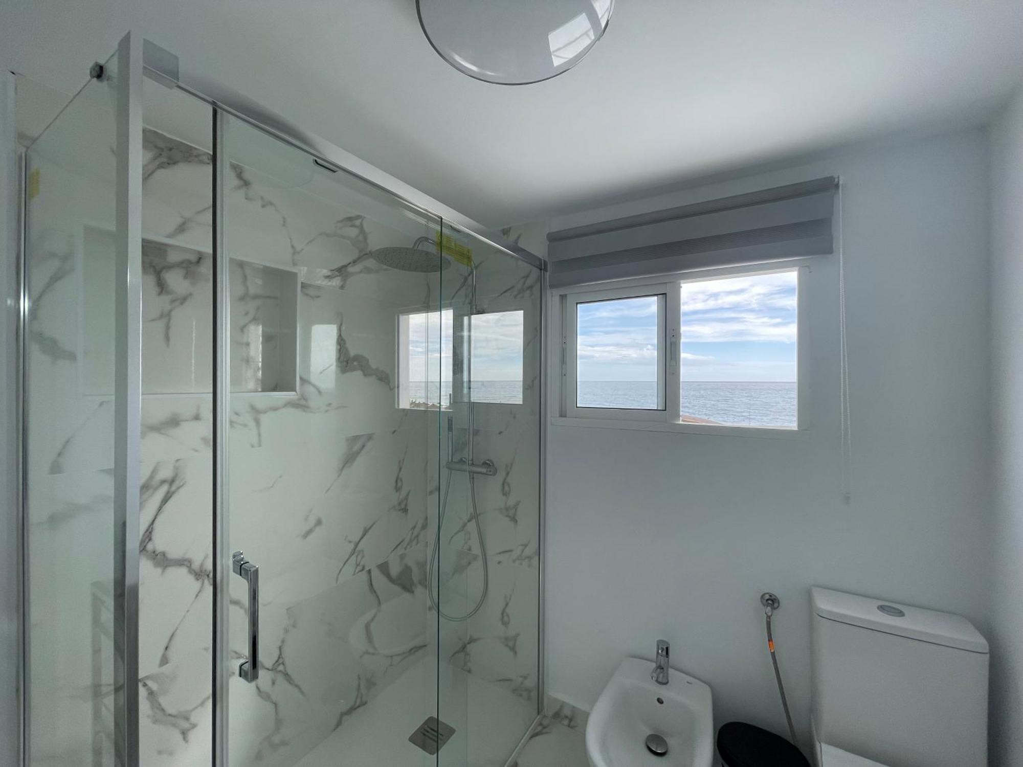 Apartamento Calma Carihuela Beach - 10 Metros De La Playa Торемолинос Екстериор снимка
