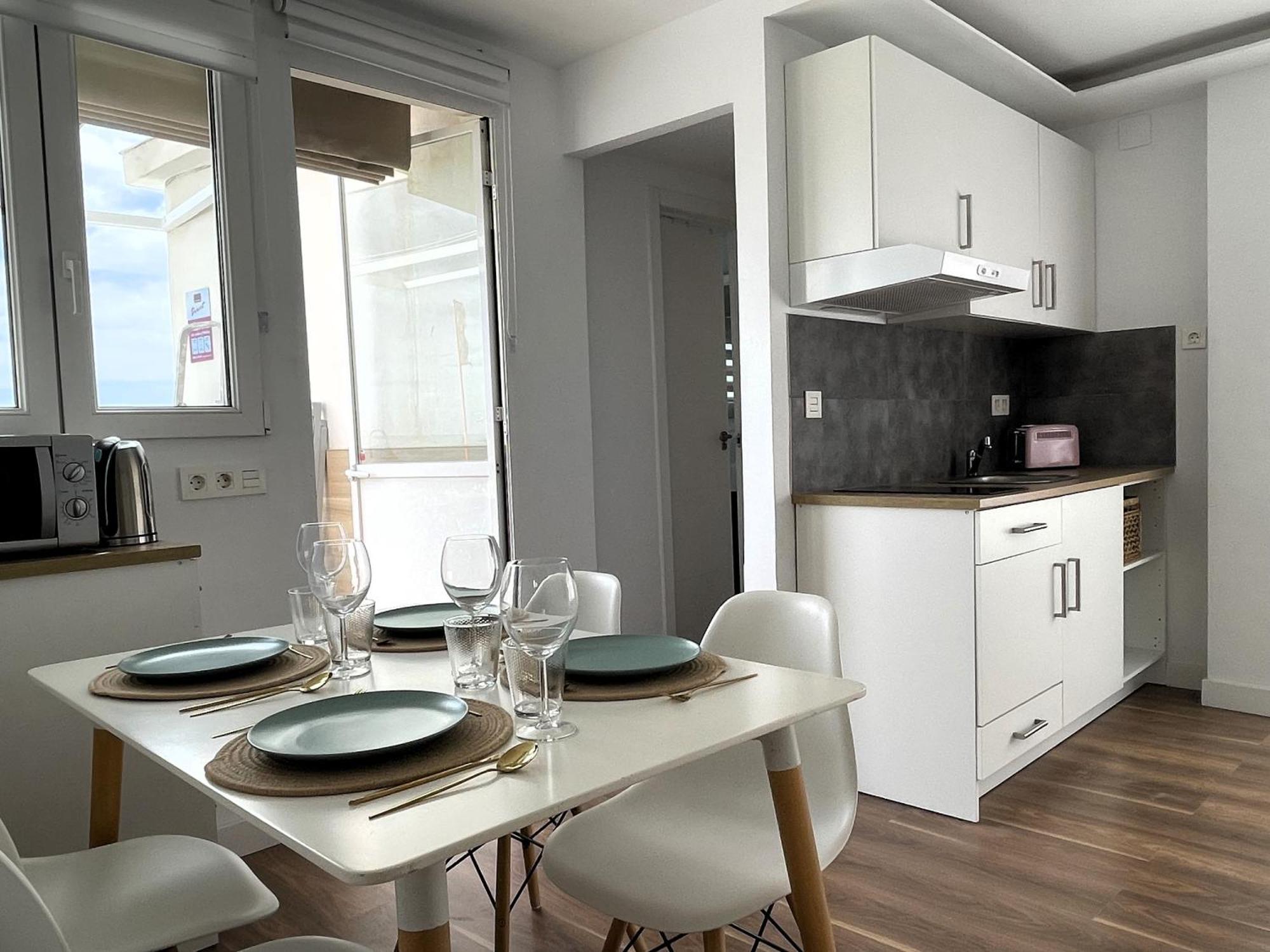 Apartamento Calma Carihuela Beach - 10 Metros De La Playa Торемолинос Екстериор снимка
