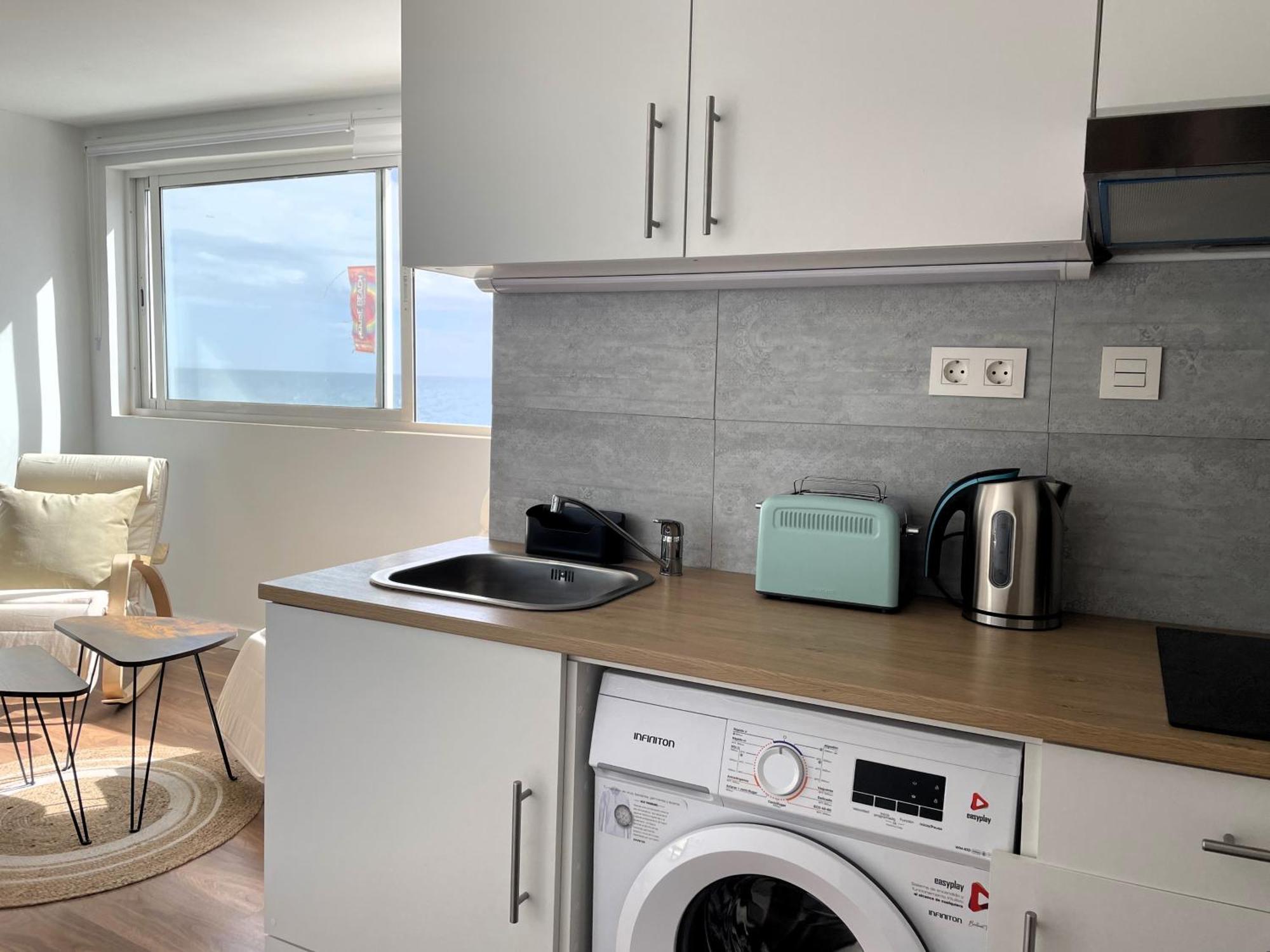 Apartamento Calma Carihuela Beach - 10 Metros De La Playa Торемолинос Екстериор снимка