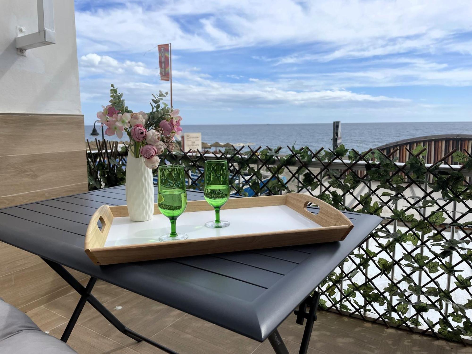 Apartamento Calma Carihuela Beach - 10 Metros De La Playa Торемолинос Екстериор снимка